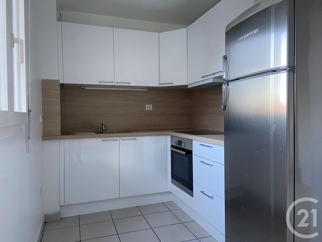 Appartement F2 à louer - 2 pièces - 35.0 m2 - PONTAULT COMBAULT - 77 - ILE-DE-FRANCE - Century 21 Famidly